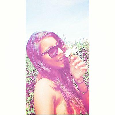 18,viner,YouTuber, Twitter, istagram, Facebook.. 
yasminoliveiraaa_