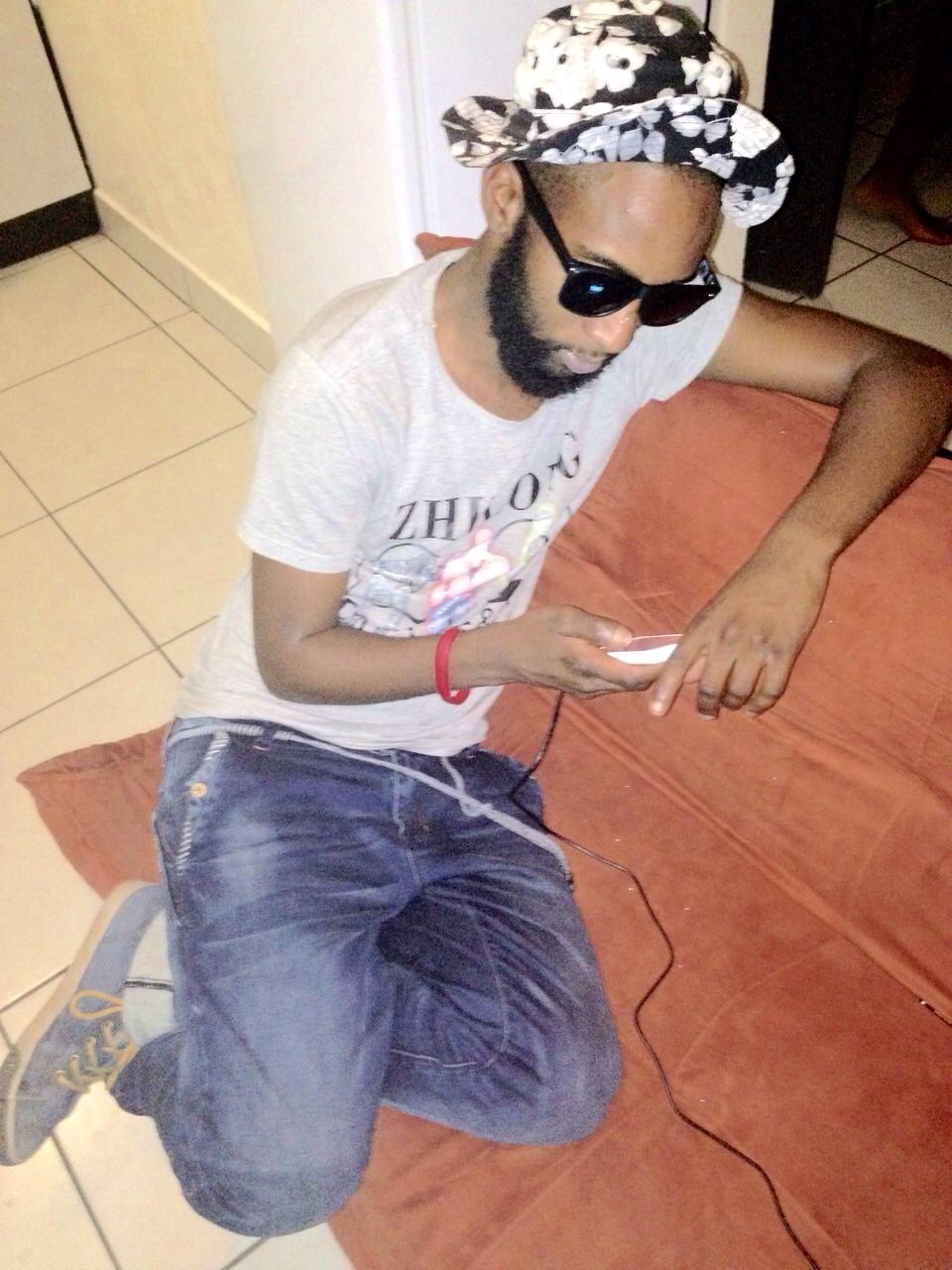 PhonikT's profile picture. young wild and free