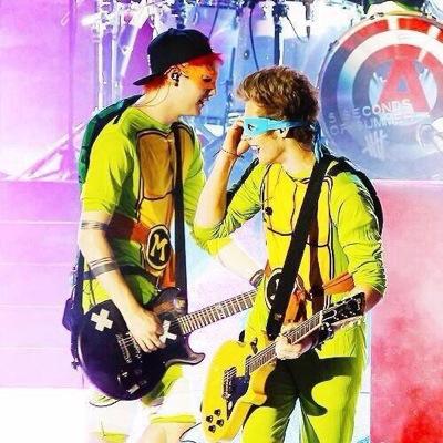 Just another 5SOS fan,but fannier