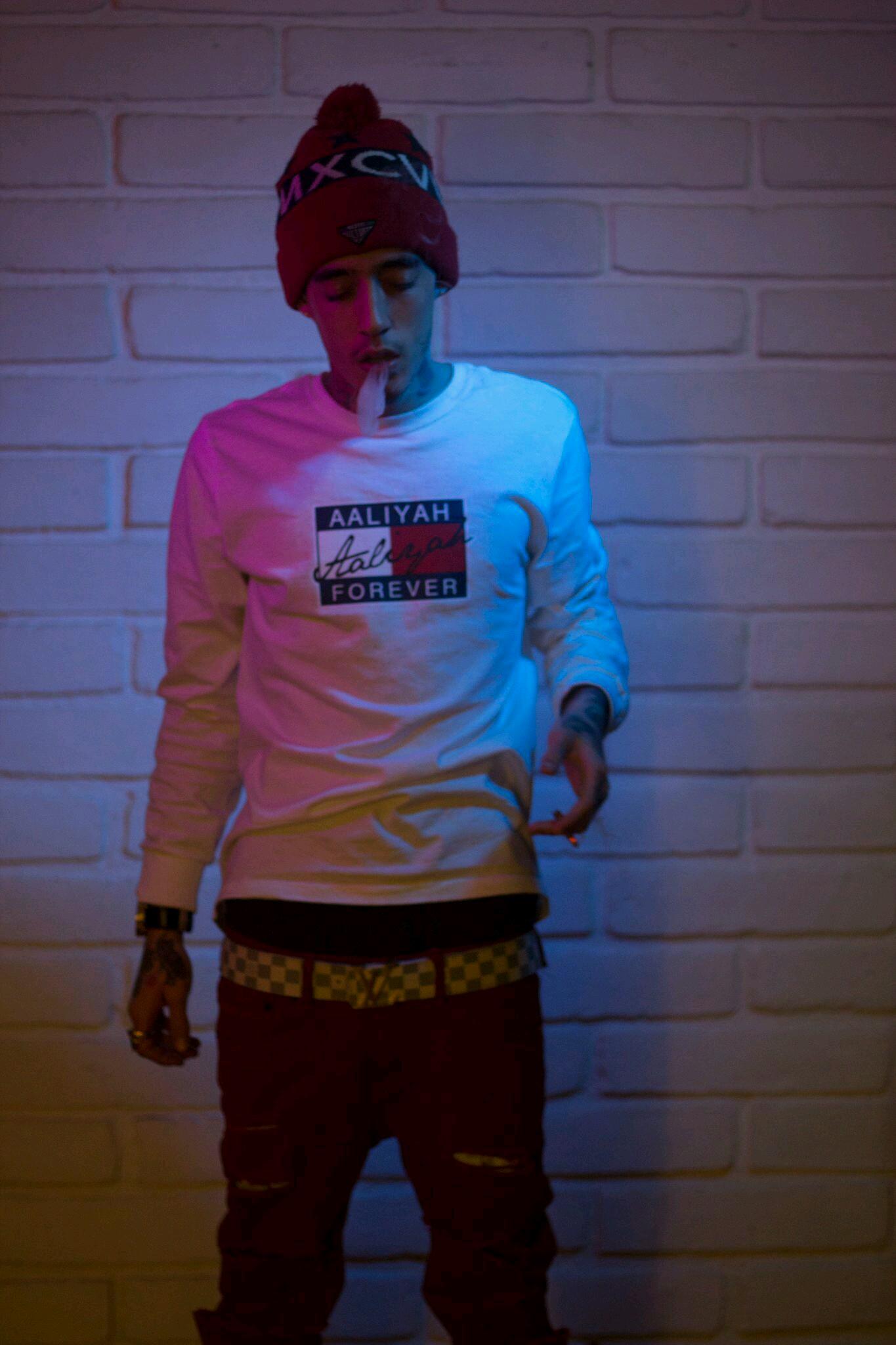 AlezayP's profile picture. Peace N Love 
          Live life to tha fullest fuck the bullshit
   #Cannabisculture #savemoney #kiluminati 
 #BearDown #God is Good. Tucson AZ