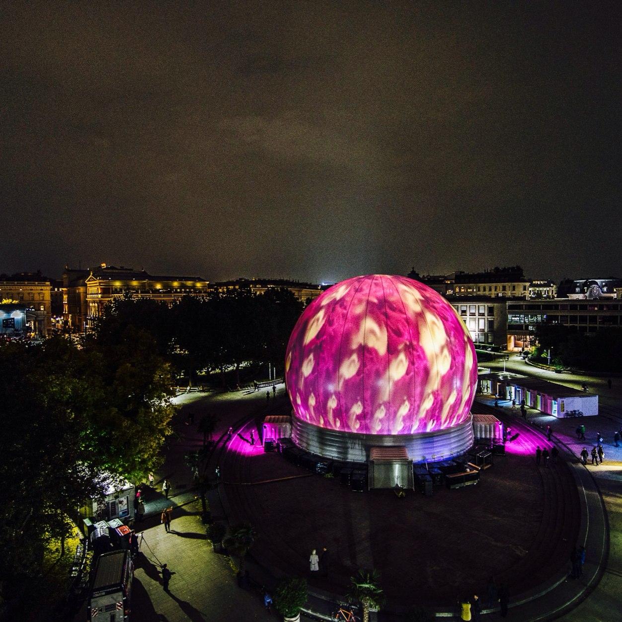 Hugh scale 360° projection
sphere
A UK based company that specialises in innovative technological solutions.
We specialise in 360° projection screen.