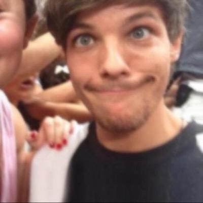 follow @popunkzjm bc she gave you a free follow || ILY || 1D & 5H