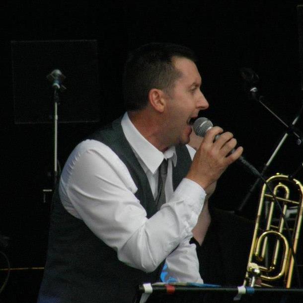 dyross42's profile picture. Founder member and singer with Scooty and the Skyhooks since 1984.