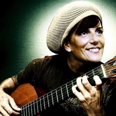 ti sorrido sempre. ma se ti giri sei morto. fake di raffaella paita