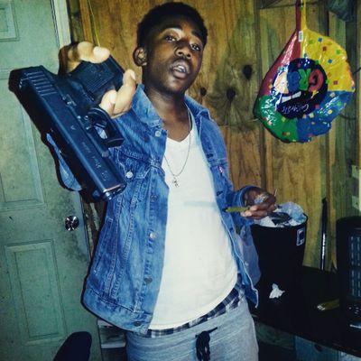 ima real nigga i get it out da mud Bitch im dum big gun i think im Elmer Fudd
