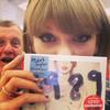 Amo a Taylor swift y a miley cyrus soy swiftie y smiler:)