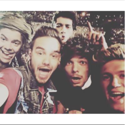 we make 1D lockscreens follow our main fans @babyxlwt and @promiscuiousnjh *dm us requests ☁️*