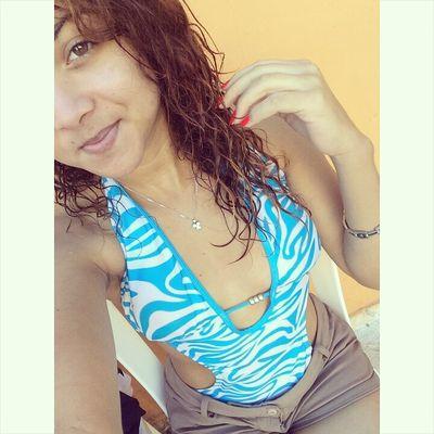 La vida no es esperar a que pase la tormenta es aprender a bailar bajo la lluvia ♡