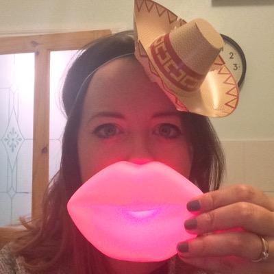 ellybellybaloo's profile picture. 