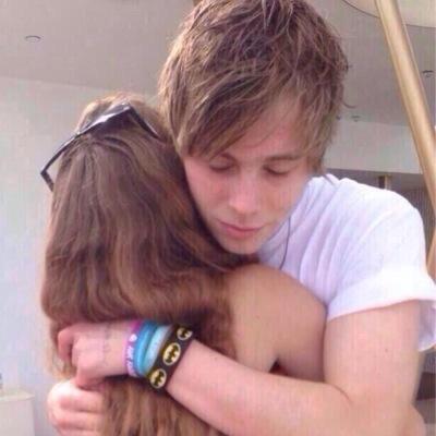 follow @iovesickmgc bc she loves u a lot