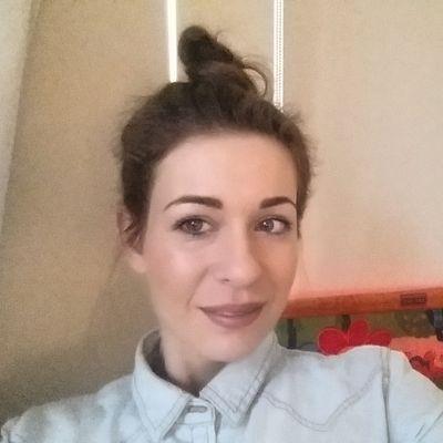 misselainek's profile picture. makeup artist/ brow expert benefit cometics