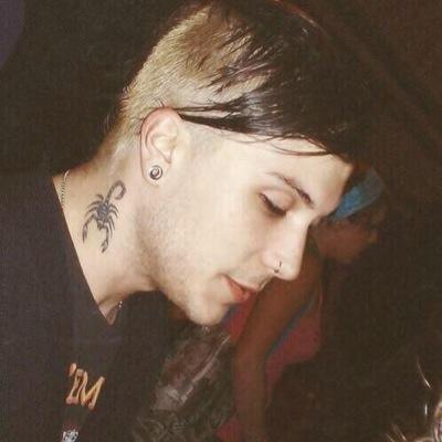 free follow from @smhiero bc you're rad :-)