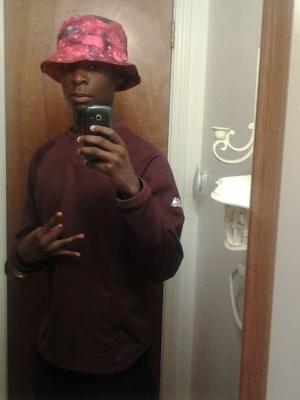 im just a young nigga working hard at his music and chasing dollars.Do i want the fame?Mabye.Add me at my gmail..Kingdro97.JW@gmail.com
