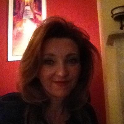 Artist, Grafton Academy graduate. Take That Fan. Avid reader. Love to cook/bake. Mom to all boys!