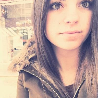 Nunca dejes de soñar, vive tu sueño. Me considero ESTOPERA 100 %. Apañas.Malú. Tengo la suerte de poder soñar.Dreamer. Futura enfermera. UCAM