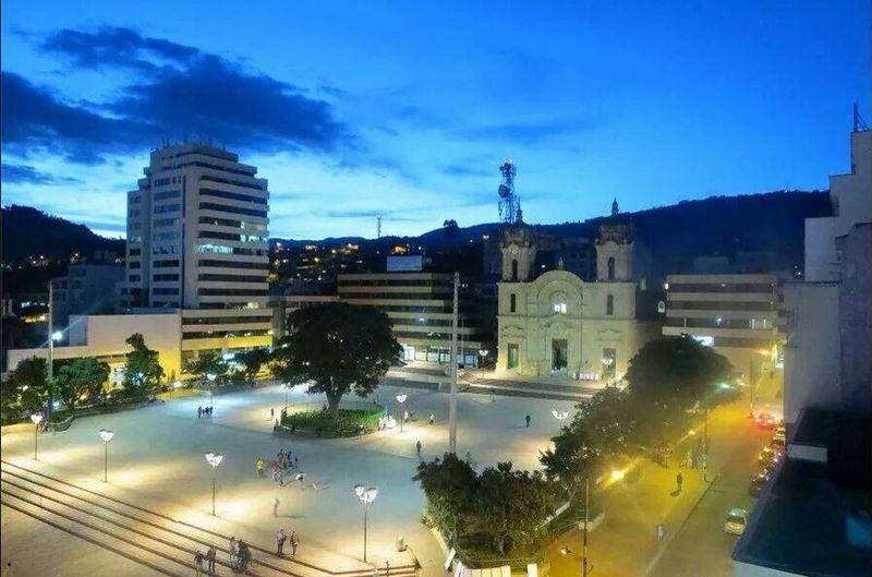 Ciudad colombiana, ubicada en el departamento de Boyacá, situada en el centro-oriente del país, en la región del Alto Chicamocha y a 2 horas de Bogotá