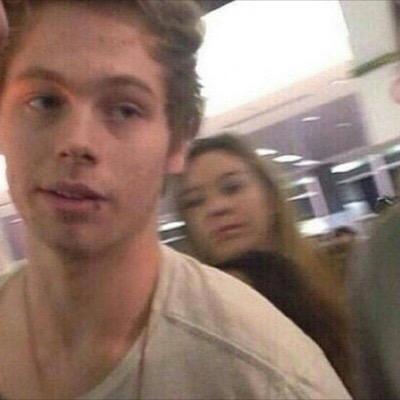 follow @Iovesickmgc bc she loves u a lot