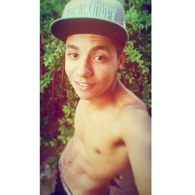 Romântico, malandriado, maloqueiro, apaixonado, jogado a seus pés... exagerado. Jefferson, skatista, 15 years. Vagabundo também ama!