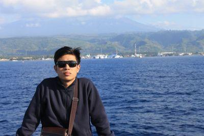 saya anak ke empat dari empat bersudara. saya asli dari kabupaten Banggai Laut Tepatnya Di Privinsi Sulawesi Tengah. Agama Sama Alhamdullilah Islam