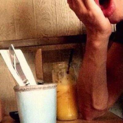 CalumsArmVein's profile picture. here because 
January 25th 
fucked us all.