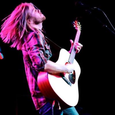 Award-winning #SingerSongwriter based out of Denver, CO. Check out the latest project: 150 Million (-1) EP