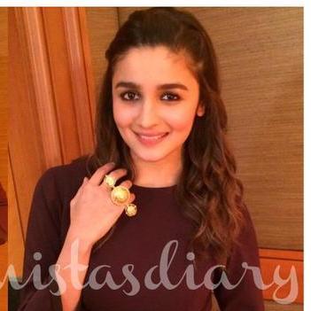 Aroobkhan6's profile picture. 