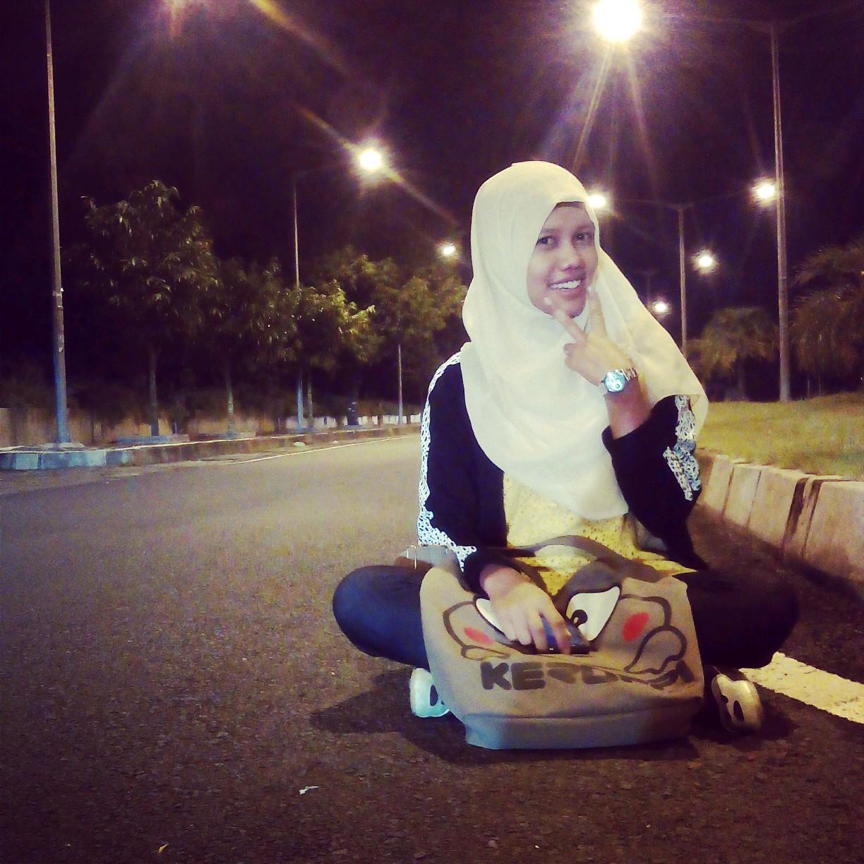 erniafii17's profile picture. semua akan indah disaatnya nanti, dan jika seseorang telah menggores luka dihati, ckup diam dan melihat ap yg akn terjadi nanti