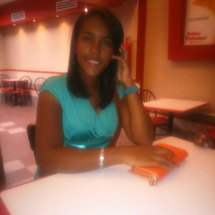 PamelitaEspinal's profile picture. Desde El Primer Momento En Que Empece Amarte,
El Corazon No Es Mio, Contigo Se Comparte, Yo No Se
Como Lo Haces, Pero Mi Corazon Late Al Ritmo De Tu Compaces ♥