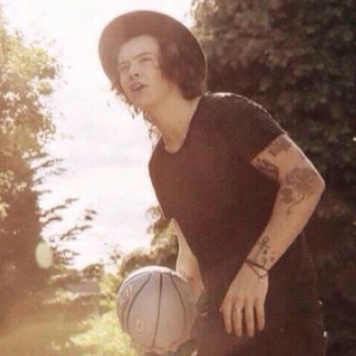 heyo people who see this! please follow @erika4evsstyles and she'll rt any tweet she sees in your bios if you do! thank you! :D