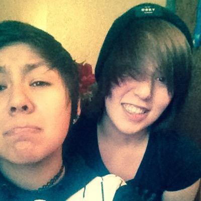 ehhhhhhh 17 bi into screamo, punk, pop, dubstep, techno, and anything that has a sick beat. im very easy to talk to so if you got any questions just ask away.