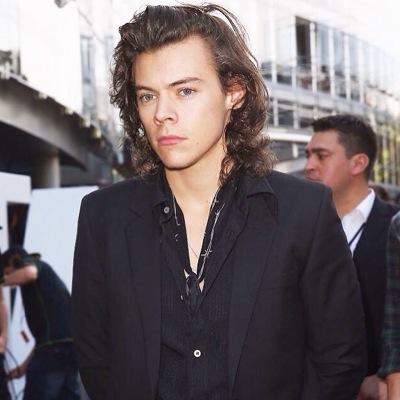 GO FOLLOW @royalties_hs NOT THIS, YOURE WELCOME FOR THE FOLLOW AND MIGHT FOLLOW YOU IN THAT ACCOUNT AW