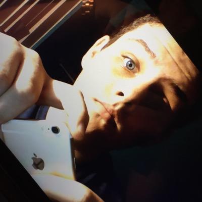 __LIVEWEIRD__'s profile picture. 