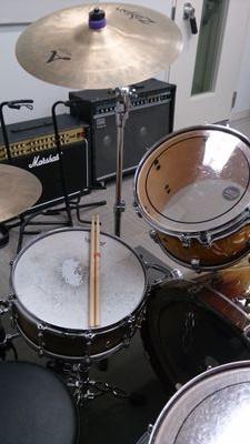 カホン始めました♪とっても楽しいのでバンド復活計画中。大人になったジメチルやります！
