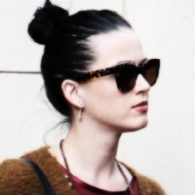 «I see the sunrise in your eyes. We've got a future full of blue skies.»

    —Katy Elizabeth Peters; 22; etero.