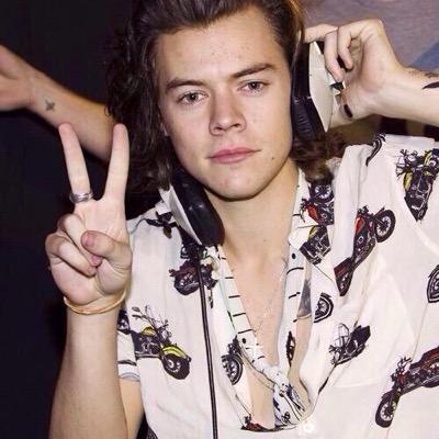 free follow from @otrakylie ! :-) please follow her and retweet/favorite the link in her bio! be active :)