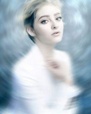 I love @IntroWillow her site is so amazing hope she follow back! My hole life is @WillowShields she is the sweetest person ever!