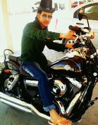 mba graduate  -  being salman and kareena fan forever sabko aati nahin meri jaati nahin  and  proud muslim   :-) Wish me on 26 February:-)