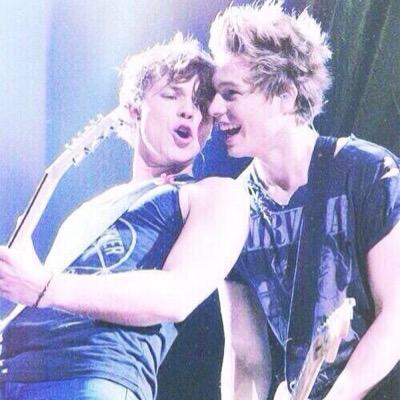 Follow @stephie5sos_ !! She follows back