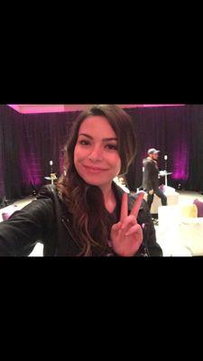 followed by @MirandaCosgrove @ArianaGrande @jennettemccurdy 💞💕❤