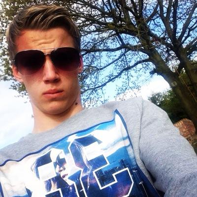 xbox one streamer / Sam_boi10 be sure to follow!! i mainly stream fifa!