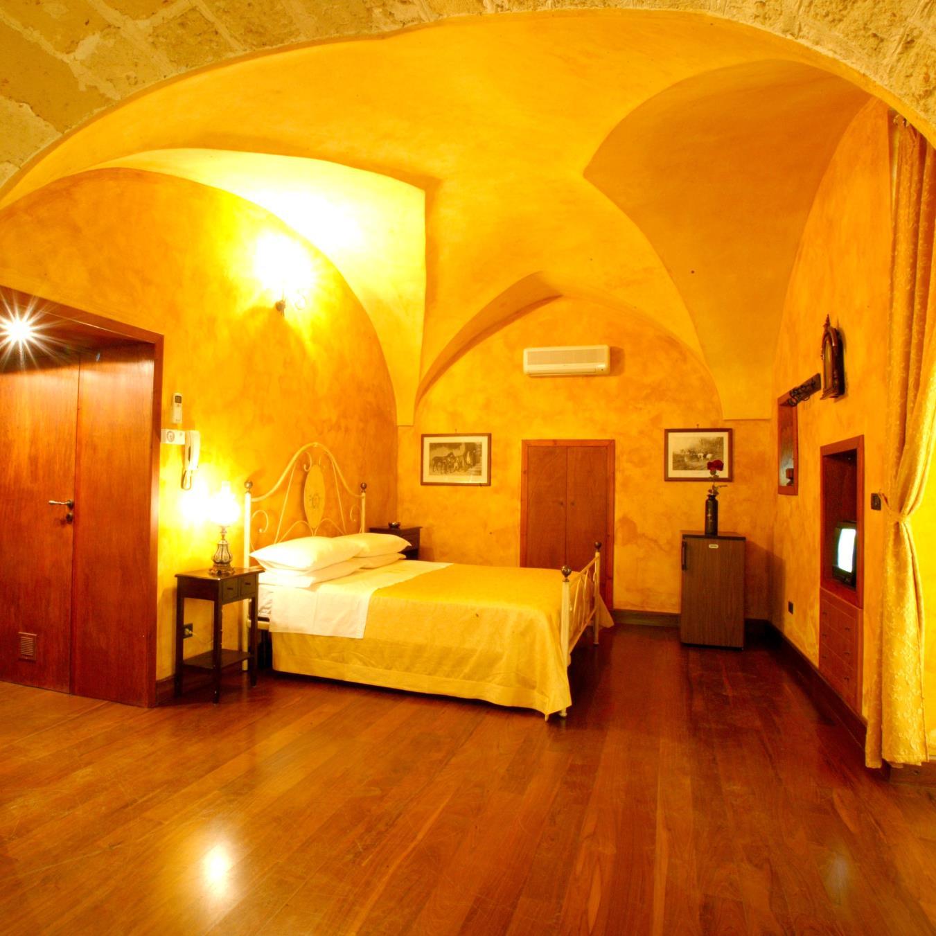 Ubicato nel Salento, il B & B  Nel Centro Storico propone camere eleganti con soffitti a volta e pavimenti in parquet e sorge a 15 Km da Lecce e Gallipoli.