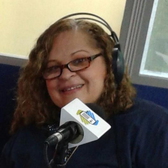 Parejeandoando's profile picture. Psicoterapeuta, locutora, lic. en letras,  conductora del programa radial #ParejeandoAndo transmitido por @Radio_Comunidad los miércoles a las 3pm