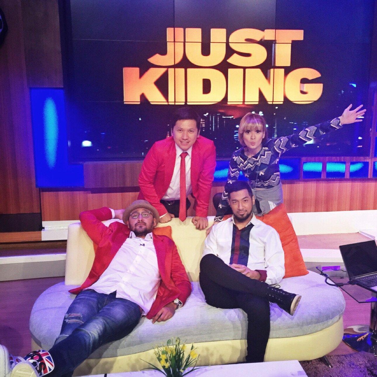 Tongkrongannya @gadiiing & @aqi_alexa yg paling JENG-JENG di @langitRTV. Bercanda setiap Rabu Jam 21.30 wib! Hehe Just Kiding :D