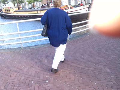 Moeder, oma, mantelzorger | lezen, taal, concerten, musea, films, reizen | eigenwijs | onderzoekend | interesse in mens en psyche | freelance notulist