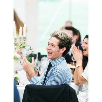 c'est juste un compte pour spammer niall et avoir son follow peut-être. (si vous voulez m'aider, c'est avec plaisir). REGARDEZ MON TWEET ÉPINGLÉ. bref, ily.