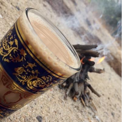 تدري وش آكثر حاجه  تجرحك 
و تجلس بقلبڳ ولا يمكن تطوف

واحد قبل فتره مجنون في حبك
واليوم يقرآ كلامك وكآنه مايشوف
