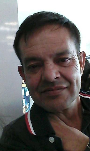 Ebanista carpintero empírico tecnólogo del Sena  he ejercido mi profesión en Italia  en panama