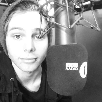 probably obsessing over boy bands


5SOS | 1D | SEPTEMBER 13TH 2015