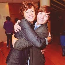 I SHIP LARRY, follow me i follow back, GAY IS OK
