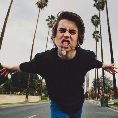 Nash! Me joga no Shawn e Matt em mim Cam toda força! . Fã de viner e mais uma pa de fandom. 0/12 forever :(